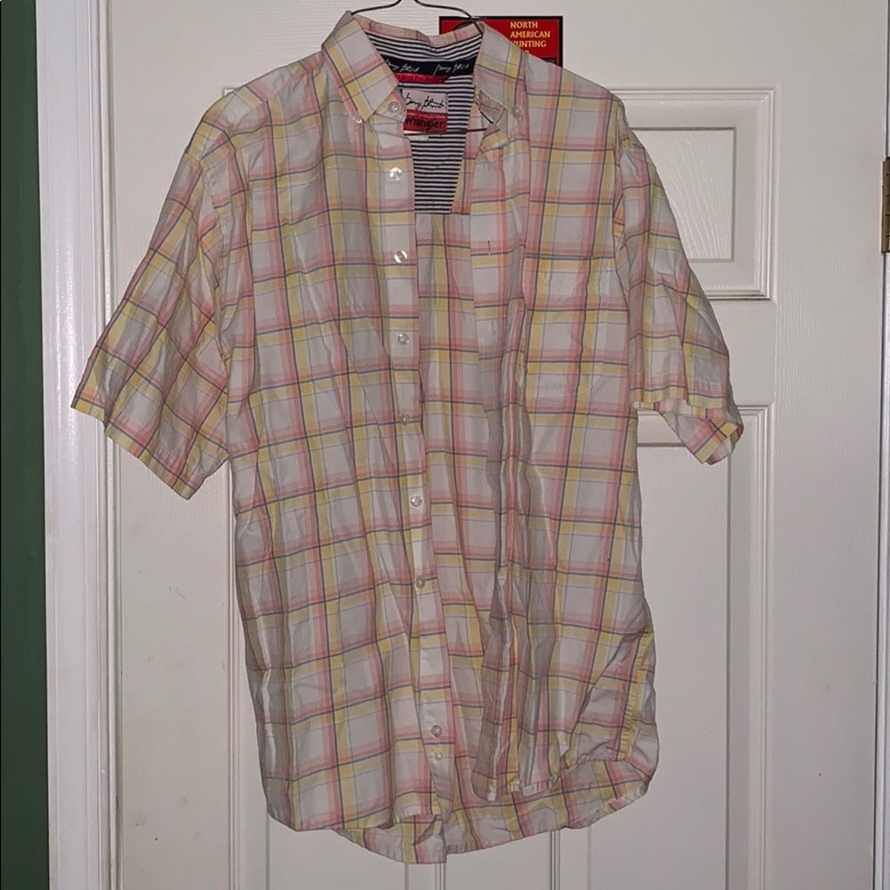 Wrangler men’s button down short sleeve